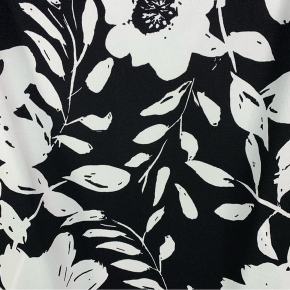 M TanJay Black & White Floral Sleeveless Blouse Stretch Medium 8 10 - Picture 6 of 8